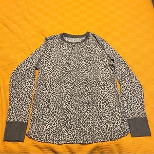 Cuddl Duds Thermal Gray Leopard Animal Print Top Thumbholes Womens XL